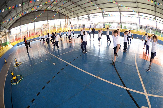 thumb_0_0_quadra-de-esporte